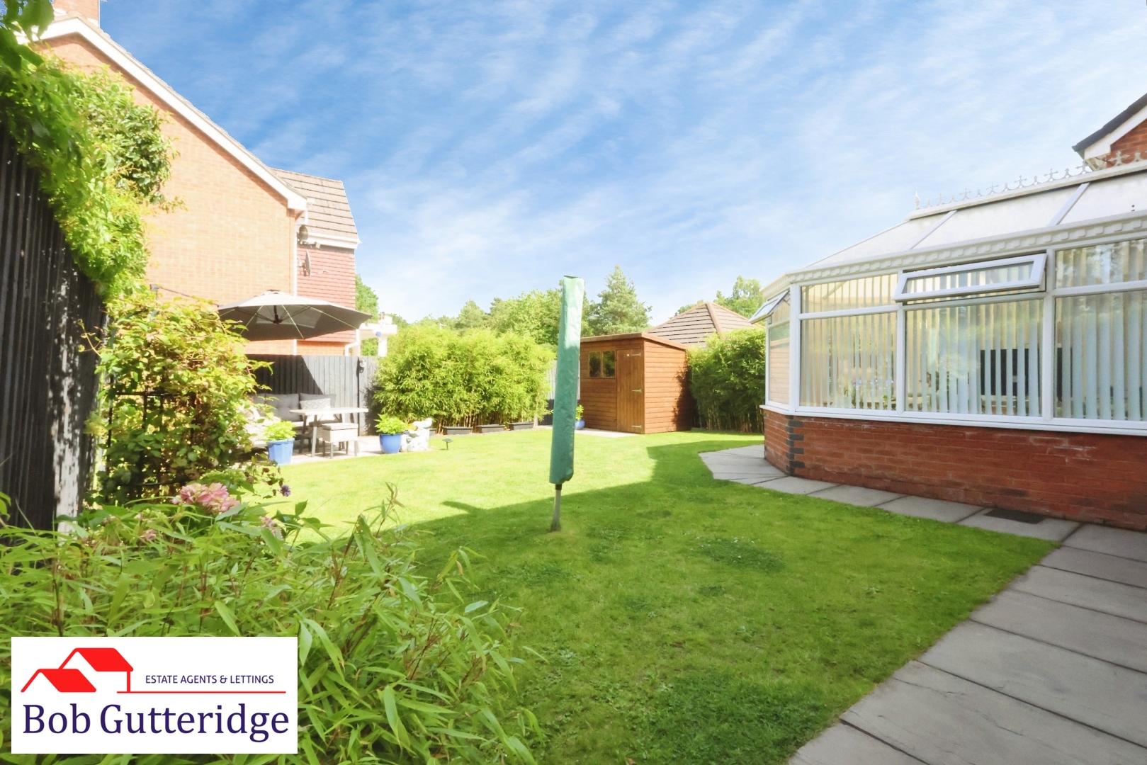 ENCLOSED REAR GARDEN